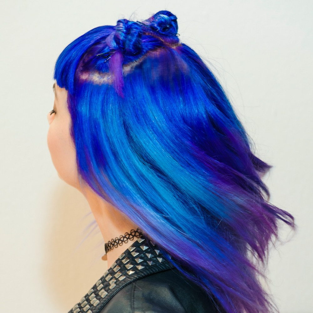 Синие волосы купить. Фиолетово голубые волосы. Синие волосы. Фирлетовоголубые волосы. Краска для волос сине-фиолетовая.