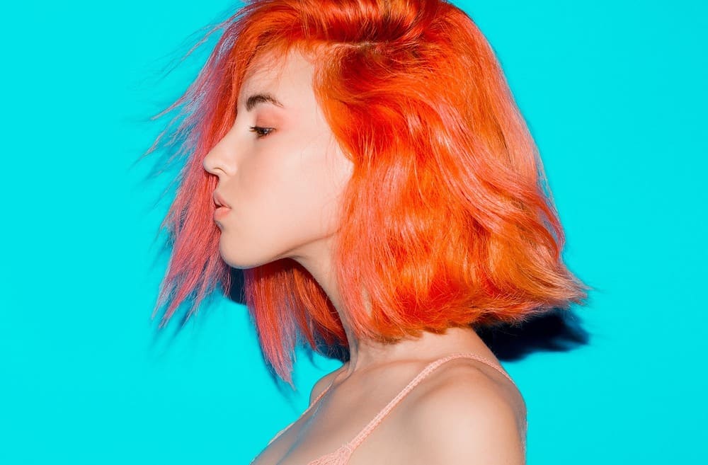 девушка с оранжевыми волосами