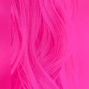 Краска для волос Iroiro 310 Neon Pink на волосах